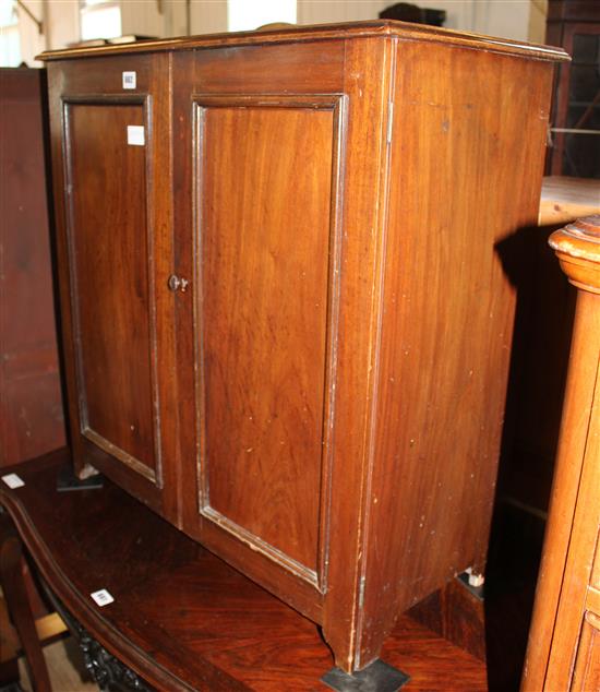 Dwarf mahogany shoe cabinet